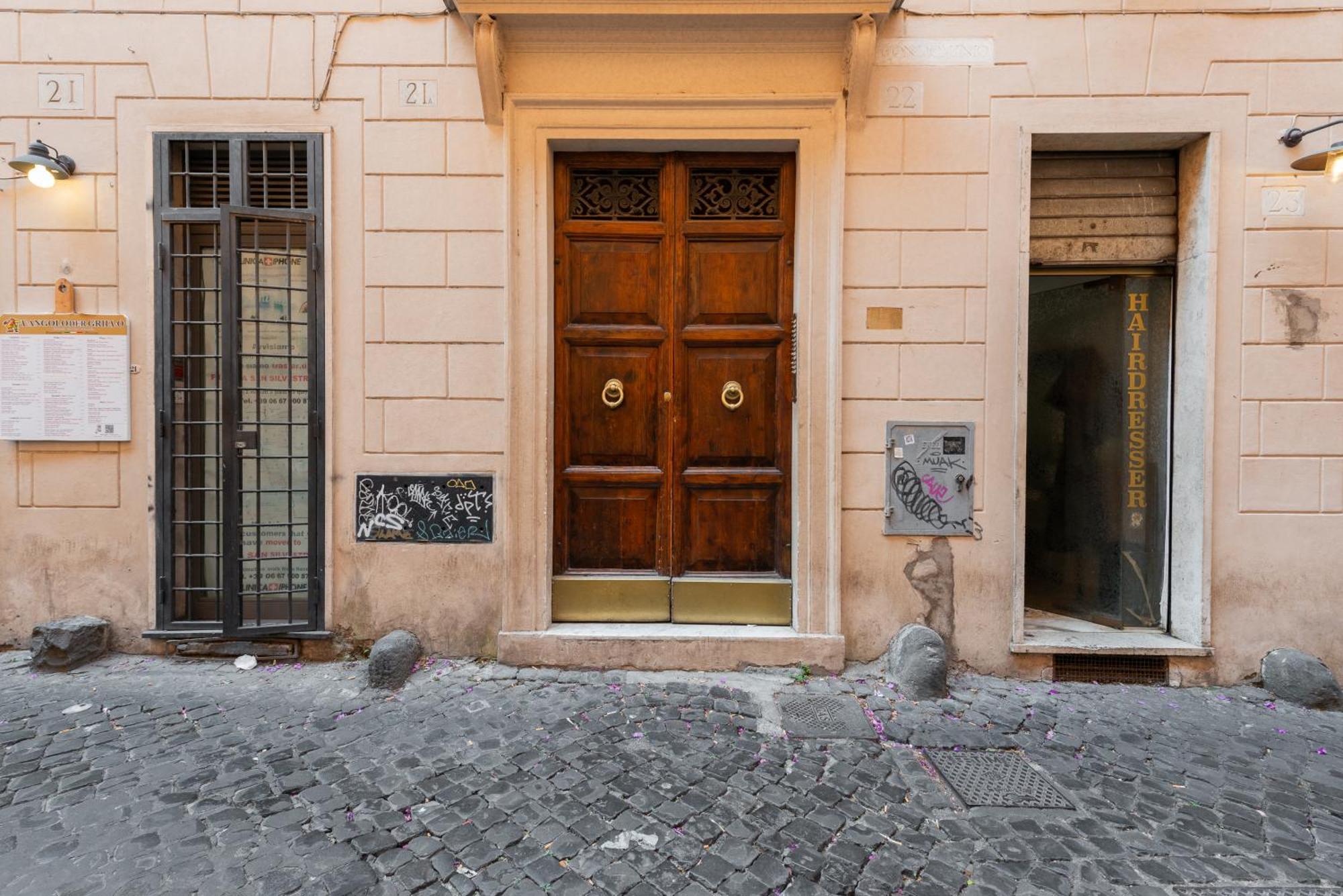 My Trevi Suite & Apartment Рим Екстериор снимка